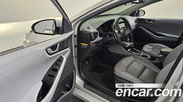 HYUNDAI IONIQ HYBRID 2019 — 64 942 км, серебристо-серый, Корея — под ключ — фото 11
