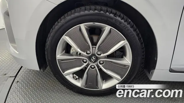 HYUNDAI IONIQ HYBRID 2019 — 64 942 км, серебристо-серый, Корея — под ключ — фото 5