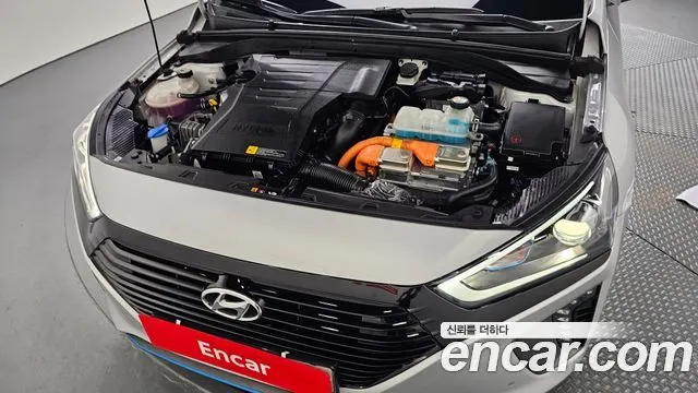 HYUNDAI IONIQ HYBRID 2019 — 64 942 км, серебристо-серый, Корея — под ключ — фото 6
