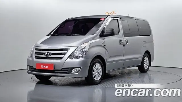 HYUNDAI GRAND STAREX 2017 — 213 444 км, серебристый, Корея — под ключ — фото 1