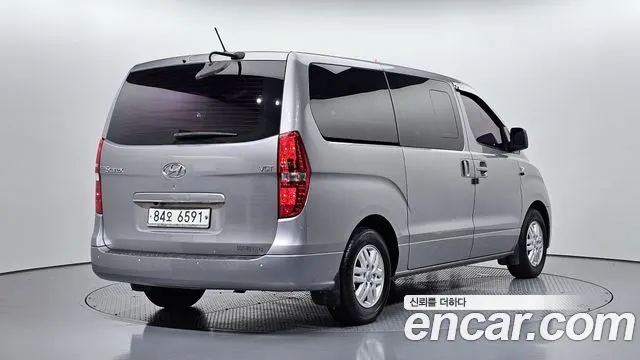 HYUNDAI GRAND STAREX 2017 — 213 444 км, серебристый, Корея — под ключ — фото 2