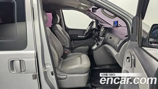 HYUNDAI GRAND STAREX 2017 — 213 444 км, серебристый, Корея — под ключ — фото 10