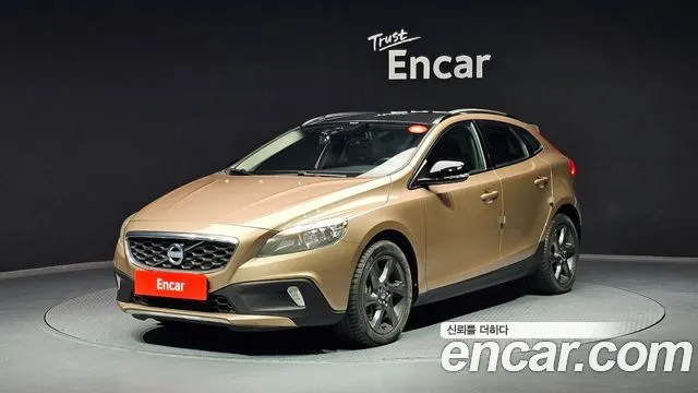 VOLVO V40 CROSS COUNTRY 2013