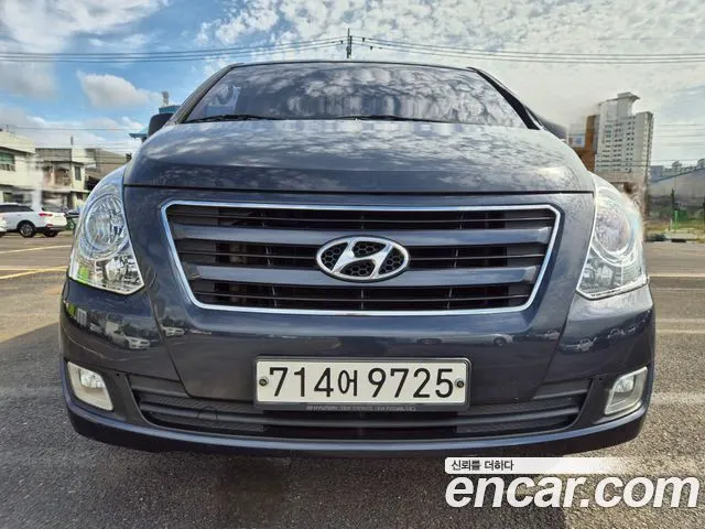 HYUNDAI GRAND STAREX 2017 — 202 800 км, тёмно-зелёный, Корея — под ключ — фото 12