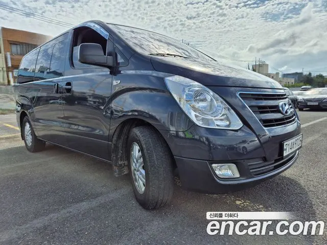 HYUNDAI GRAND STAREX 2017 — 202 800 км, тёмно-зелёный, Корея — под ключ — фото 3