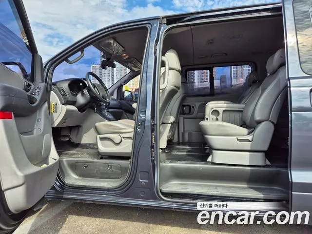HYUNDAI GRAND STAREX 2017 — 202 800 км, тёмно-зелёный, Корея — под ключ — фото 8