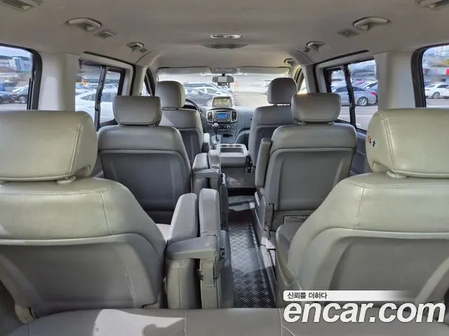 HYUNDAI GRAND STAREX 2017 — 202 800 км, тёмно-зелёный, Корея — под ключ — фото 10