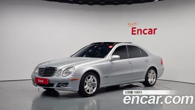 MERCEDES-BENZ E-CLASS W211 2007 — 123 883 км, серебристый, Корея — под ключ — фото 1