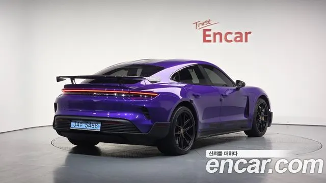 PORSCHE TAYCAN 2025