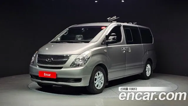 HYUNDAI GRAND STAREX 2011 — 239 423 км, серебристый, Корея — под ключ — фото 1