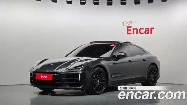 PORSCHE PANAMERA 976 2024