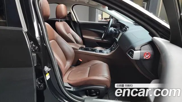 JAGUAR XE 2016 — 44 093 км, чёрный, Корея — под ключ — фото 11