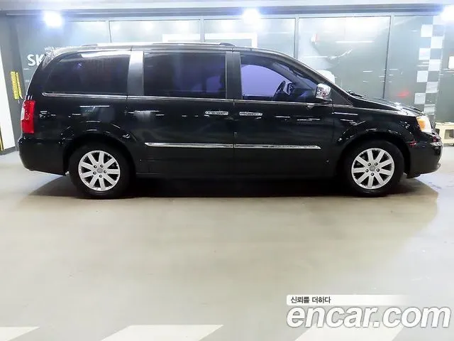 CHRYSLER GRAND VOYAGER 2014 — 133 736 км, чёрный, Корея — под ключ — фото 3