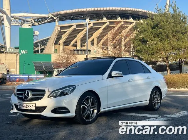 MERCEDES-BENZ E-CLASS W212 2016 — 57 900 км, белый, Корея — под ключ — фото 1