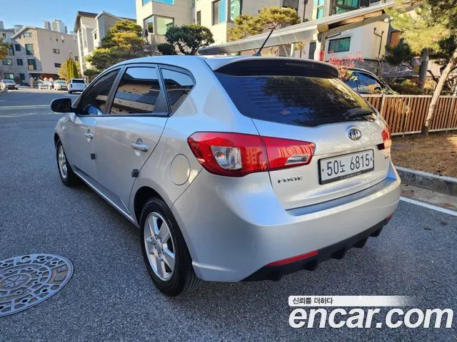 KIA FORTE HATCHBACK 2011 — 70 300 км, Корея — под ключ — фото 5