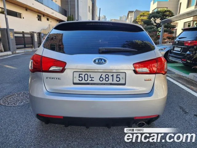 KIA FORTE HATCHBACK 2011 — 70 300 км, Корея — под ключ — фото 6