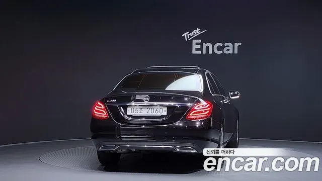 MERCEDES-BENZ C-CLASS W205 2017 — 97 025 км, чёрный, Корея — под ключ — фото 4