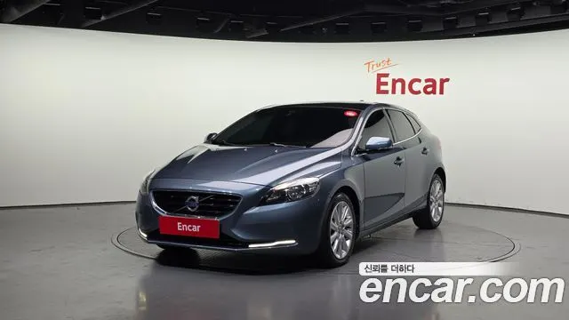 VOLVO V40 2014