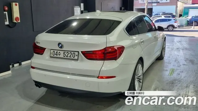 BMW 5 SERIES GT 2017 — 142 017 км, белый-перламутр, Корея — под ключ — фото 2