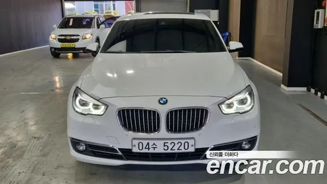 BMW 5 SERIES GT 2017 — 142 017 км, белый-перламутр, Корея — под ключ — фото 3