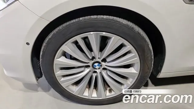 BMW 5 SERIES GT 2017 — 142 017 км, белый-перламутр, Корея — под ключ — фото 5