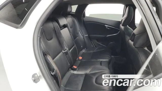 VOLVO V40 CROSS COUNTRY 2018 — 221 349 км, белый, Корея — под ключ — фото 12