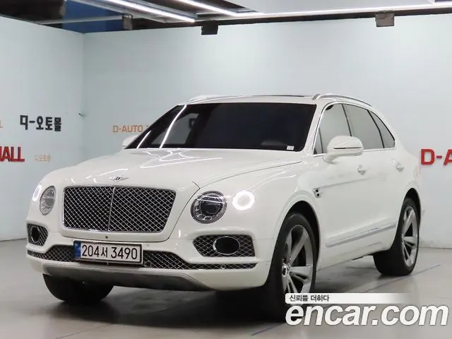 BENTLEY BENTAYGA 2018 — 86 400 км, белый, Корея — под ключ — фото 1