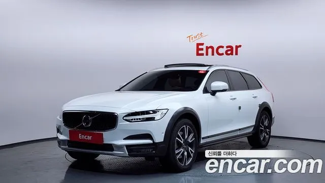 VOLVO V90 CROSS COUNTRY 2018 — 92 158 км, белый, Корея — под ключ — фото 1