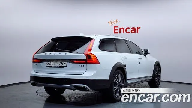 VOLVO V90 CROSS COUNTRY 2018 — 92 158 км, белый, Корея — под ключ — фото 2