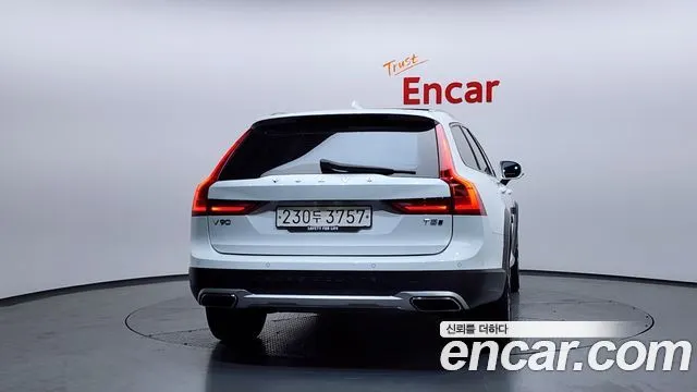 VOLVO V90 CROSS COUNTRY 2018 — 92 158 км, белый, Корея — под ключ — фото 4