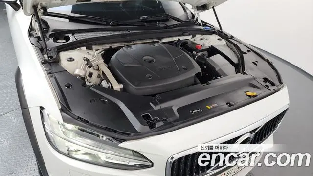 VOLVO V90 CROSS COUNTRY 2018 — 92 158 км, белый, Корея — под ключ — фото 6