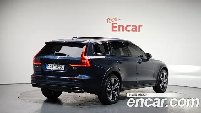 VOLVO V60 CROSS COUNTRY 2021