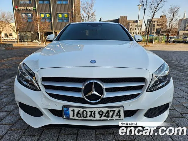 MERCEDES-BENZ C-CLASS W205 2017 — 120 820 км, белый, Корея — под ключ — фото 1