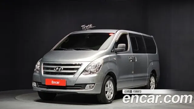 HYUNDAI GRAND STAREX 2017 — 116 294 км, серебристо-серый, Корея — под ключ — фото 1