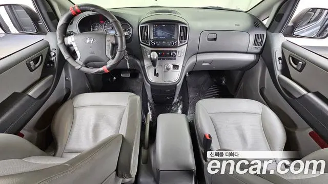 HYUNDAI GRAND STAREX 2017 — 116 294 км, серебристо-серый, Корея — под ключ — фото 7