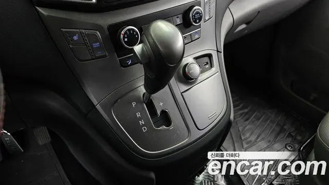 HYUNDAI GRAND STAREX 2017 — 116 294 км, серебристо-серый, Корея — под ключ — фото 9