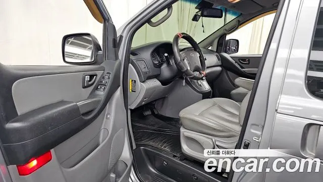 HYUNDAI GRAND STAREX 2017 — 116 294 км, серебристо-серый, Корея — под ключ — фото 10
