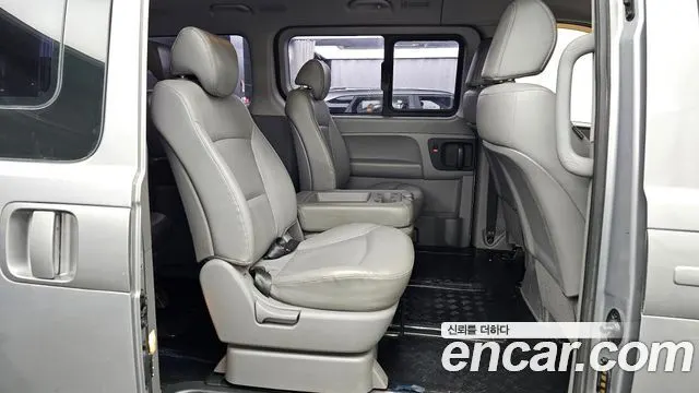 HYUNDAI GRAND STAREX 2017 — 116 294 км, серебристо-серый, Корея — под ключ — фото 12