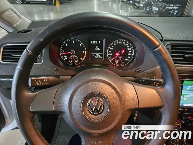 VOLKSWAGEN JETTA 2014 — 165 000 км, белый, Корея — под ключ — фото 5