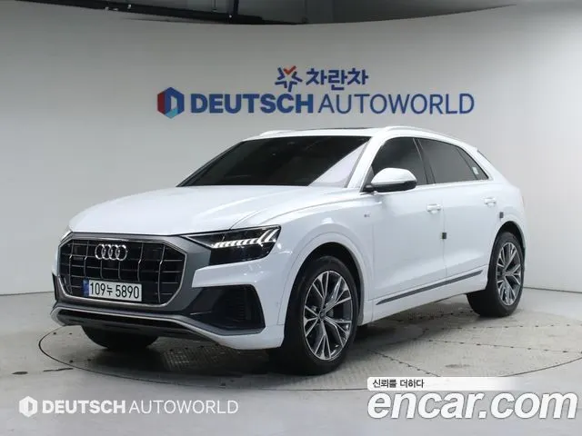 AUDI Q8 2021