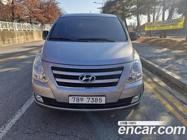 HYUNDAI GRAND STAREX 2018 — 108 904 км, серебристый, Корея — под ключ — фото 1