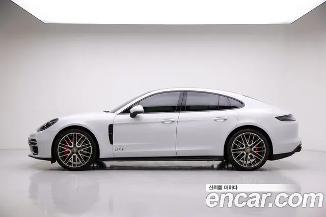 PORSCHE PANAMERA 2022