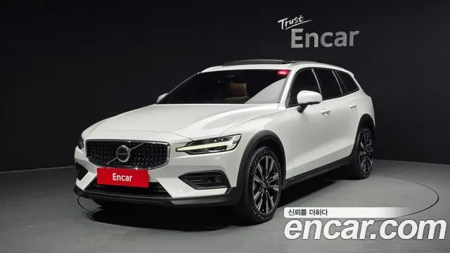 VOLVO V60 CROSS COUNTRY 2023