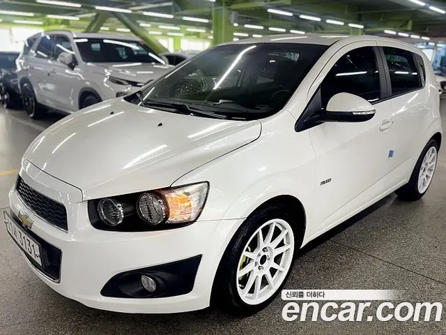 CHEVROLET AVEO HATCHBACK 2015 — 77 132 км, Корея — под ключ — фото 1