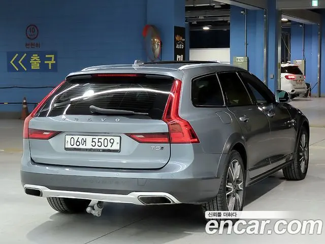 VOLVO V90 CROSS COUNTRY 2018 — 160 449 км, серый, Корея — под ключ — фото 2