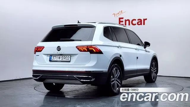 VOLKSWAGEN TIGUAN ALLSPACE 2022 — 46 761 км, белый, Корея — под ключ — фото 2