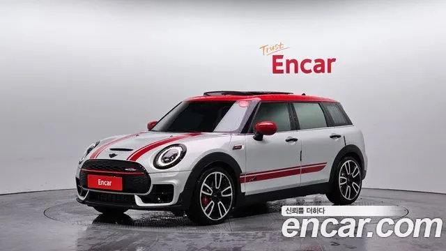 MINI COOPER S CLUBMAN 2023 — 59 360 км, серебристо-серый, Корея — под ключ — фото 1