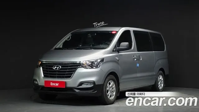 HYUNDAI GRAND STAREX 2019 — 98 707 км, серебристый, Корея — под ключ — фото 1