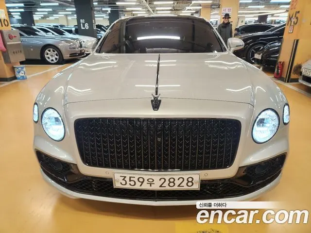 BENTLEY FLYING SPUR 2021 — 44 000 км, белый-перламутр, Корея — под ключ — фото 1