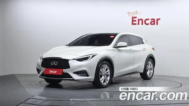 INFINITI Q30 2019